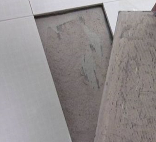 上街瓷砖空鼓维修公司分享瓷砖铺贴时如果打浆（即涂抹在瓷砖背面和基层上的砂浆或瓷砖胶）过少，会带来以下问题